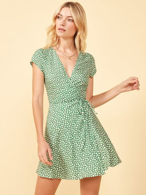 The 3 $98 Reformation Dresses We All Need This Summer via @WhoWhatWearUK Short Wrap Dress, Wrap Dress Short, Reformation Dress, Knitted Bodycon Dress, Printed Bodycon Dress, Mini Wrap Dress, Ladies Dress Design, Comfortable Dress, Looks Vintage