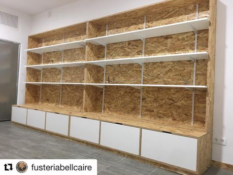 SterlingOSB® Zero® on Instagram: “Great OSB display units - clean, simple design 👌🏻👏🏻 #Repost @fusteriabellcaire ・・・ #osb #sterlingosb #osbboard #officefitout #display…” Osb Cabinets, Osb Design, Osb Furniture, Bookshelf Room Divider, Osb Board, Diy Room Divider, Office Fit Out, Diy Wardrobe, Open Cabinets