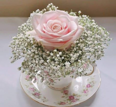 Decorating Ideas For Christmas, Bridal Shower Decorations Diy, Bridal Tea Party, Breath Flowers, Diy Decorating Ideas, Tea Party Bridal, Tea Party Decorations, Bridal Tea, Vintage Tea Party