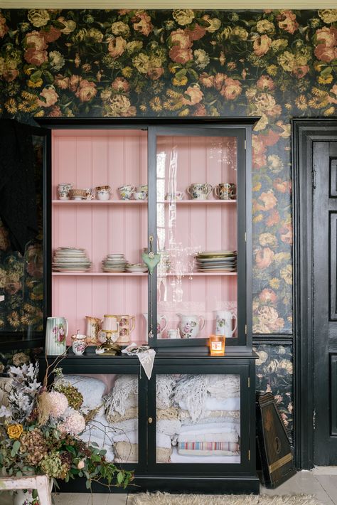 The Curiosity Cupboard by deVOL - The deVOL Journal - deVOL Kitchens Old Fashioned Home, Granny Chic Decor, House Of Hackney Wallpaper, Pink Cabinets, Muebles Shabby Chic, Kitschy Decor, Pink Tips, Vintage Homes, Devol Kitchens