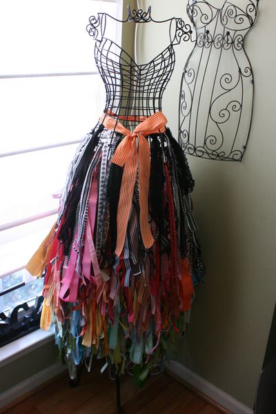 Great way to organize ribbon! Wire Mannequin, Ribbon Mobile, Wire Dress Form, Rangement Art, Ribbon Organization, Ribbon Storage, Dress Form Mannequin, Scrapbook Room, Creative Storage