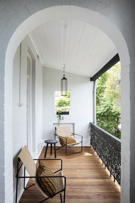 A Sydney Architect’s Terrace Home Serves as a Testing Ground for a Heritage Renovation - Dwell Corbusier Chair, Terrace Home, Victorian Renovation, Modern Outdoor Spaces, Eva Marie, Design Your Own Home, Wood Patio, Small Patio, Terrace House