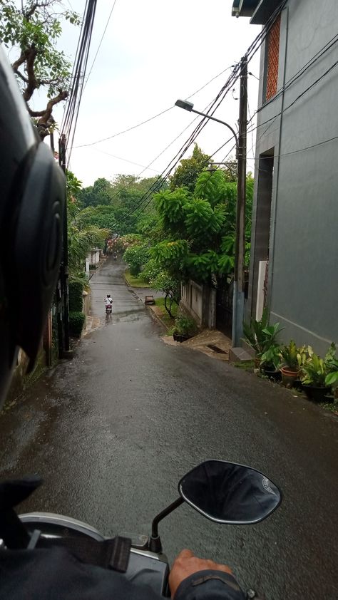 di jalan naik motor hujan becek Di Jalan Naik Motor, Jalan Naik Motor, Naik Motor