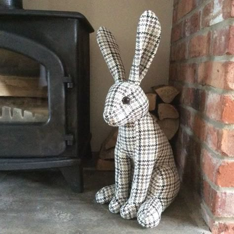 Doorstop Pattern, Decoration Vitrine, Rabbit Crafts, Handmade Stuffed Animals, Animal Sewing Patterns, Plushie Patterns, Sewing Stuffed Animals, Fabric Toys, Bunny Crafts