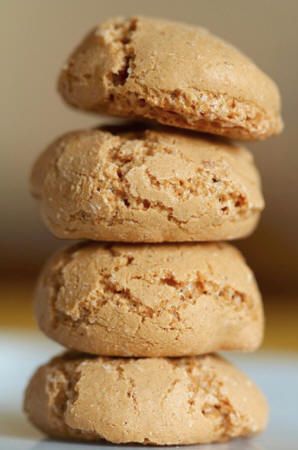 Dessert Gourmet, Maltese Recipes, Macaroon Cookies, Italian Recipes Dessert, Italian Pastries, Italian Recipes Easy, Gourmet Desserts, Almond Flavor, Italian Cookies