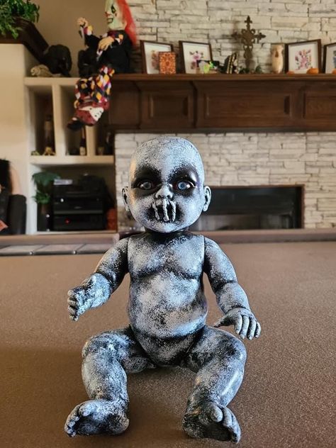 How To Make A Doll Scary For Halloween, Scary Halloween Dolls, Zombie Baby Dolls Diy, Creepy Halloween Dolls Diy, Scary Dolls Diy, Creepy Toys Diy, Creepy Dolls Diy Halloween Decorations, Creepy Baby Dolls Diy, Halloween Baby Dolls Creepy Diy