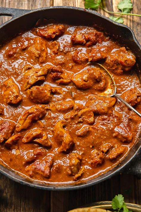 Chicken Rogan Josh Simple Indian Meals, Chicken Rogan Josh, Chicken Rogan Josh Recipes, Chicken Saag, Baileys Fudge, Desi Khana, Curry Night, Cold Weather Comfort Food, Indian Cookbook