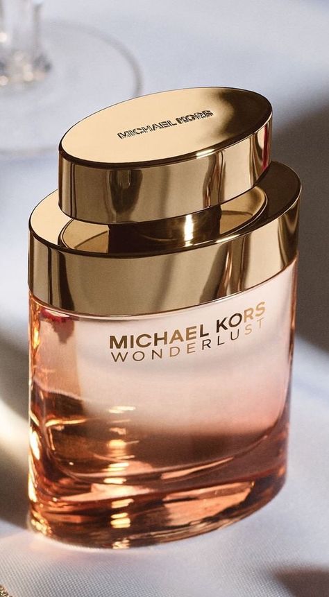 Michael Kors Wonderlust, Michael Kors Perfume, Maquillage Yeux Cut Crease, Fragrance Lab, Perfume Bottle Design, Fragrances Perfume Woman, Perfume Collection Fragrance, Perfume Scents, Perfume Design