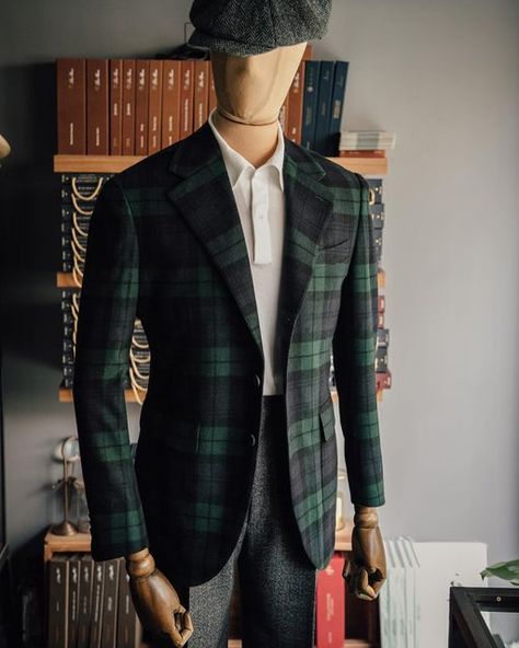 The Anthology Taiwan on Instagram: "Black watch tartan check sports jacket. Fabric: @abrahammoonsons" Tartan Jacket Outfit, Tartan Suit, Tartan Jacket, Black Watch Tartan, Jacket Fabric, Casual Dressy, Men Sport, Jacket Outfit, Sport Coats