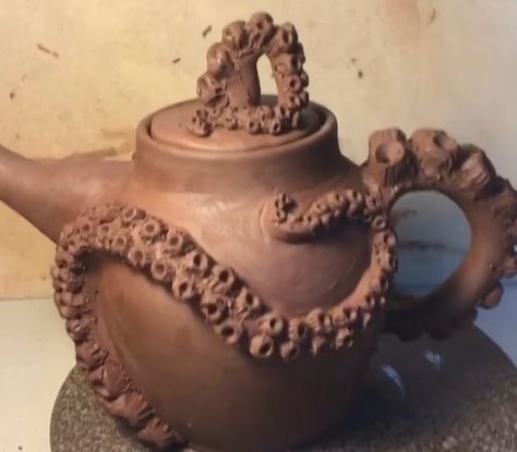 Octopus Teapot, Clay Jewellery Holder, Jewellery Holder, Clay Teapots, Beginner Pottery, Pottery Teapots, Art Desk, Pottery Crafts, Diy Pottery