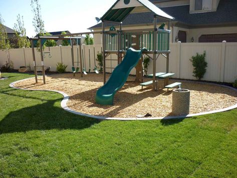 Kid Friendly Backyard, Playground Landscaping, Play Area Backyard, Backyard Kids Play Area, Backyard Trampoline, Diy Playground, Big Backyard, Small Backyard Gardens, Large Backyard