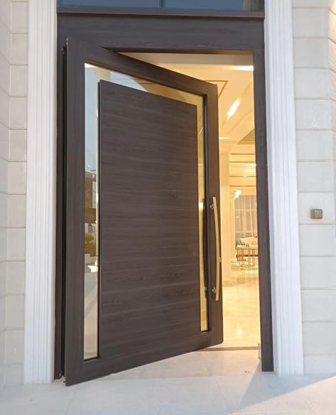 Villas Doors Entrance, Big Main Door Design Entrance, Modern Entrance Door Front Entry Interior Design, Wooden Doors Exterior, Entrance Pivot Door, Front Door Options, Aluminium Door Design, House Entrance Doors, Buy Front Door