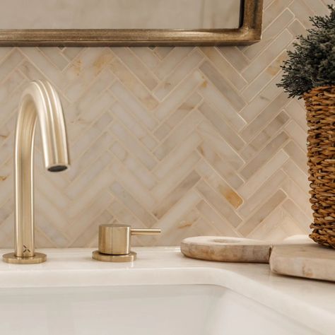 A detail shot of the beautiful calacatta marble herringbone tiles we used in this En-suite. These tiles are just stunning and have a real warming tone to them with hints of amber running through the pattern, making the room feel really inviting. #ensuite #ensuitebathroom #bathroomdesign Tiles Herringbone, Herringbone Bathroom, Herringbone Tile Bathroom, Marble Herringbone Tile, Herringbone Tiles, Marble Herringbone, Cream Bathroom, Tiles Bathroom, Calacatta Marble