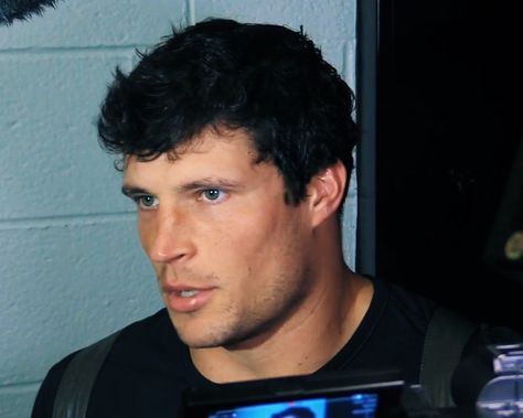 Luke Kuechly, Cute Football Players, Human Anatomy Drawing, Human Anatomy, Carolina Panthers, Face Claims, Football Players, Eye Candy, Football