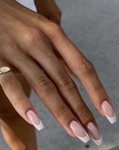 Ongles Beiges, Minimal Nails, Healthy Advice, Her Nails, Soft Nails, Neutral Nails, Minimalist Nails, Classy Nails, Pretty Acrylic Nails