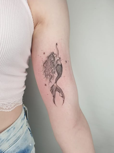 Small Mermaid Tattoo, Mermaid Sleeve Tattoos, Little Mermaid Tattoo, Tattoo Mermaid, Mermaid Tattoo Designs, Flower Tattoo Ideas, Magic Runes, Dinosaur Tattoos, Chic Tattoo