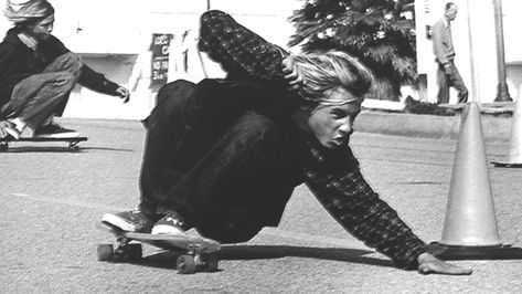 dogtown zboys jay adams skateboarder Tony Alva, Stacy Peralta, Lou Dog, Jay Adams, Lords Of Dogtown, Old School Skateboards, Skate And Destroy, Skateboard Photography, Vintage Skateboards