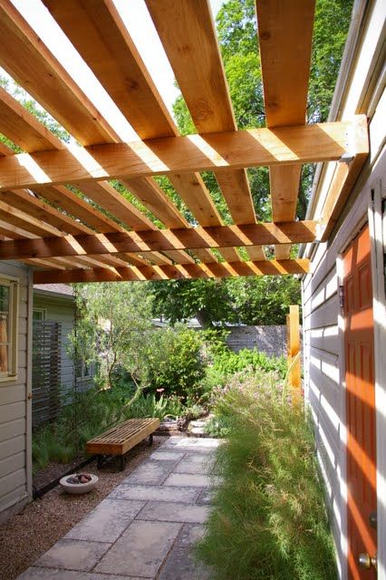 Great fence and pergola design! Backyard Decorations, Canopy Ideas, Pergola Shade Cover, Small Pergola, Cheap Pergola, Pergola Swing, Backyard Canopy, Side Yards, Pergola Attached To House