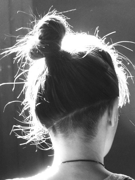 Id want this O: Monday Hair, Undercut Long Hair, Nape Undercut, Undercut Women, Looks Pinterest, Hair Arrange, Undercut Hairstyles, Unique Hairstyles, Shaved Hair