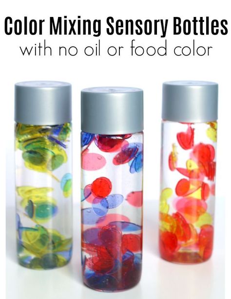 Make color mixing sensory bottles without messy oil or food color. Great sensory bottles for teaching preschool children about color mixing. Calming Jars, Rainbow Sensory Bottles, Glitter Sensory Bottles, Teacher Corner, Calm Down Jar, Calm Down Bottle, Preschool Sensory, Discovery Bottles, Sensory Bags