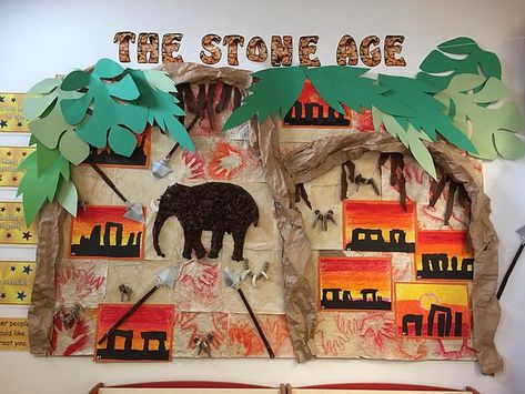 Prehistoric Activities, Stone Age Display, Stone Age Activities, Diwali Festival Drawing, Primary Classroom Displays, Pre Historia, Art Projects For Elementary, Stone Age Art, Geography Project