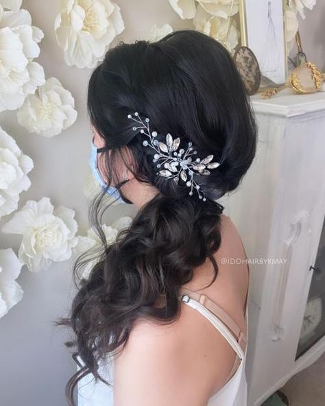 Bridal Side Ponytail Hairstyles, Side Ponytail Wedding Hairstyles Curly, Bridal Hair Side Ponytail, Side Ponytail With Curls, Curly Side Ponytail Wedding, Wedding Hairstyles Side Ponytail, Fancy Side Ponytail Hairstyles, Wedding Side Ponytail, Formal Side Ponytail Hairstyles