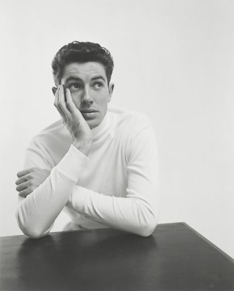 Farley Granger, photographed by George Platt Lynes, 1947 George Platt Lynes, Farley Granger, Johnny Crawford, Iconic People, Hollywood Story, Noir Movie, Video Inspiration, Classic Movie Stars, Holy Moly