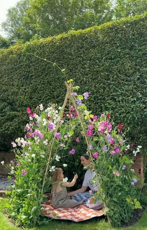 Sweet Pea Tent, Sweet Pea Teepee, Zoe Sugg House, Sweet Pea Garden, Heal Your Soul, Christmas Posts, Zoe Sugg, Future Life, Where The Heart Is