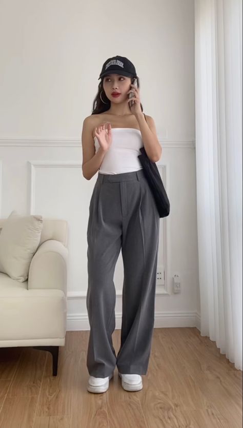 Grey Trousers Outfit Summer, Trousers Outfit For School, Light Grey Slacks Outfit Women, Trousers Outfit Petite, Dressy Trouser Outfits, Petite Girl Outfits Aesthetic, Suit Pants Outfit Casual, Trousers Outfit Aesthetic, Lala Outfits