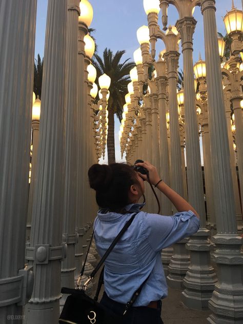 Lacma Lights Photo Ideas, Lacma Lights, Lights Photography, Urban Lighting, Poses Women, Photography Aesthetic, Photography Poses Women, Pictures Ideas, Insta Photo