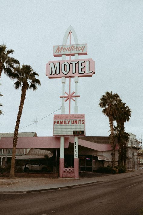 Vintage Vegas Signs, Retro Motel Aesthetic, Western Pink Aesthetic, Pink Vegas Aesthetic, Vintage Las Vegas Aesthetic, Motel Sign Aesthetic, Vintage Motel Aesthetic, Las Vegas Aesthetic Vintage, Motel Aesthetics