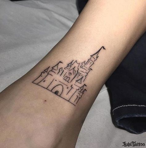 Disney Castle Tattoo, Disney Sleeve Tattoos, Tattoo Tiny, Castle Tattoo, Potter Tattoo, Tattoo Board, Disney Tattoo, Doodle Tattoo, Cute Small Tattoos