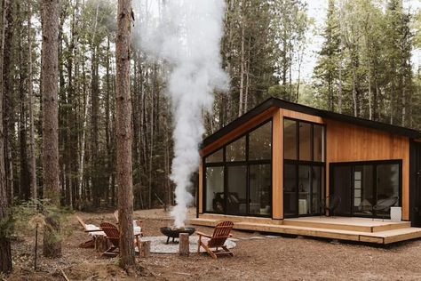 Cozy Cabin for 2 Nestled in the Pines (With Sauna) in Harcourt, Ontario, Canada - Airbnb Bunkie Ideas Interiors Guest Cabin, 2 Bed Cabin, Scandinavian Cabin Exterior, Modern Tiny Cabin, Cabin Design Plans, Airbnb Cabins, Boutique Exterior, Cabin Airbnb, Airbnb Cabin