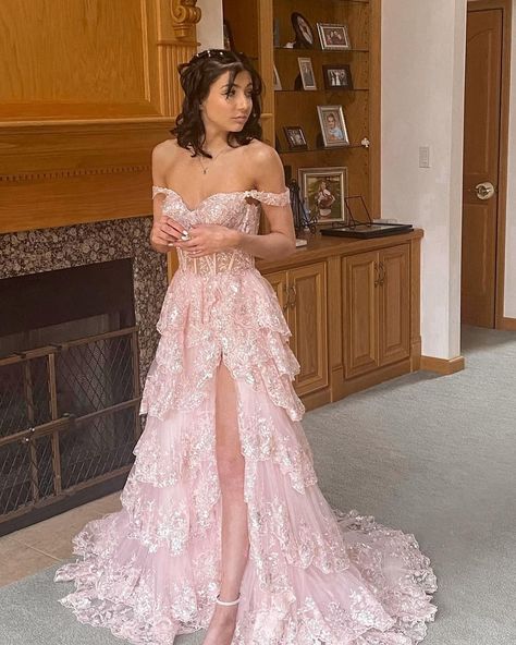 Satin Dresses Casual, Hoco Dress Ideas, Prom Dresses Ideas, Prom Dress With Train, Prom Dress Inspo, Dream Prom, Pink Formal Dresses, Prom Dresses Formal, Pink Prom Dress