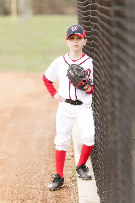 Brother Baseball Photoshoot, Baseball Photoshoot Ideas Kids, T Ball Pictures Photo Ideas, Kids Baseball Pictures, Youth Baseball Pictures, Little League Baseball Pictures, Baseball Photoshoot Ideas, Softball Photoshoot, Baseball Portraits