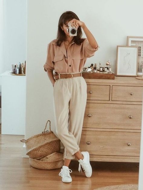 Pin on Attire Casual Style Aesthetic, Beige Aesthetic Outfit, Casual Chique Stijl, 00s Mode, Spring Work Outfits, Casual Work Outfits, Mode Inspo, Casual Work, Business Casual Outfits