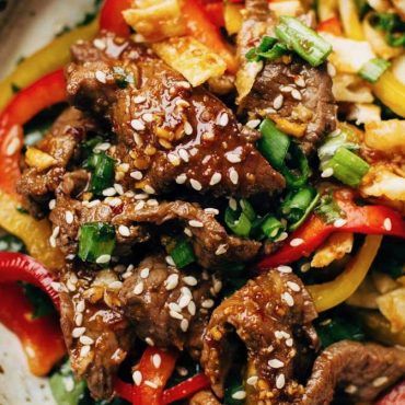 Korean Bbq Steak Bowls, Korean Bbq Stir Fry, Asian Steak Bowl, Korean Bbq Steak, Korean Steak, Steak Bowls, Steak Bowl, Korean Meals, Asian Steak