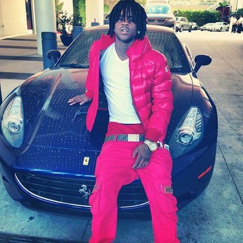 Chief Keef in all pink ... real suspect lol Whiz Khalifa, Lil Reese, 2013 Swag Era, This Is Your Life, Lil Durk, Chief Keef, Hip Hop Culture, Fendi Belt, Red Jacket