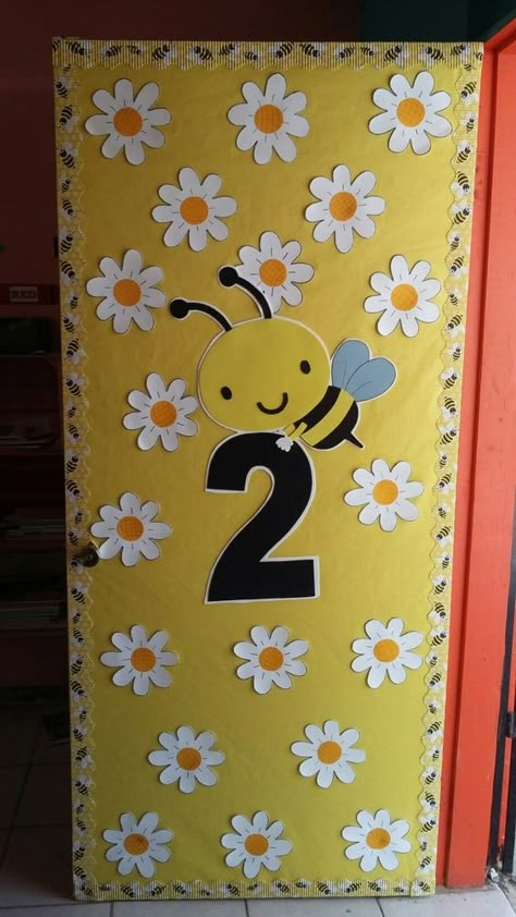 Spring Door Decorations Classroom Preschool, Door Decorations Classroom Preschool, Spring Door Decorations Classroom, Spring Door Decorations, Spring Classroom Door, Preschool Door, Spring Door Decoration, Bee Themed Classroom, Classroom Preschool