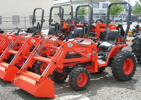 Where Are Kubota Tractors Made? Compact Tractors For Sale, Kubota Compact Tractor, Compact Tractor Attachments, Mechanic Engineering, Kubota Tractor, Tractor Idea, Small Tractors, Tractors For Sale, Farmall Tractors