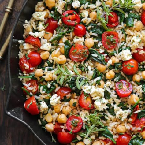 Mediterranean Lemon Rice with Chickpeas, Spinach, Tomatoes, and Feta - Julia's Album Rice With Chickpeas, Mediterranean Diet Recipes Breakfast, Diet Recipes Breakfast, Mediterranean Seasoning, Tomatoes And Feta, Vegan Feta Cheese, Easy Mediterranean Diet, Meatless Meal, Healthy Plant Based Recipes