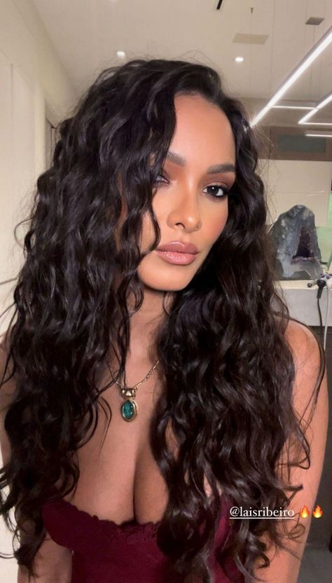 Lais Ribeiro, Dangerous Love, Rebecca Ferguson, Felicity Jones, Famous Girls, Elle Fanning, Perfect Woman, Slim Waist, Wavy Hair