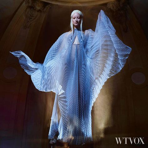 Light Dresses, Advanced Fashion, Fashion Innovation, Siren Song, Instagram Username, Iris Van Herpen, Material Ideas, Digital Fashion, Dior Haute Couture