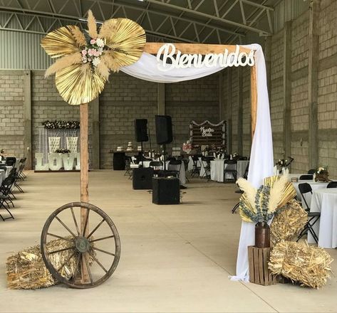 Vaquero Theme Wedding, Rancho Centerpieces, Ranchero Decorations, Rhinestone Cowboy Party Decorations, Cowgirl Theme Quinceanera, Country Western Centerpiece Ideas, Quinceanera Cowgirl Theme, Western Themed Quinceanera, Ranch Theme Quinceanera