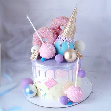 Gökkuşaği Pasta, Tårta Design, Candy Birthday Cakes, Beautiful Cake Designs, Ice Cream Birthday Party, Beautiful Birthday Cakes, Creative Birthday Cakes, Golden Birthday, Cake Decorating Designs