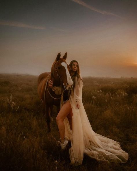 Kara Durbin on Instagram: "/// alexa turn on wildflowers + wild horses" Boho Horse Photoshoot, Wildflowers And Wild Horses, Horse Photoshoot Ideas, Horse Photoshoot, Western Photography, Horse Aesthetic, Mountain Photography, Boho Dresses, November 13