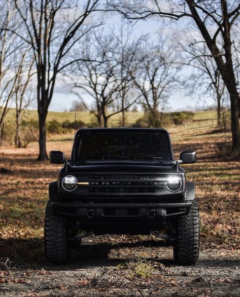 All Black Ford Bronco, Bronco Blacked Out, Bronco Ford Black, Bronco Matte Black, Black Ford Bronco 2021, 2022 Ford Bronco Lifted, Black Bronco Sport, Bronco Raptor Black, Matte Black Bronco