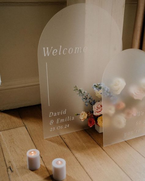 All Posts • Instagram Acrylic Welcome Sign Wedding Terracotta, Gold Arch Mirror Wedding Sign, Wedding Welcome Sign Dried Flowers, Welcome Wedding Sign Plexi Painted, Painted Signage, Wedding Welcome Sign Pressed Flowers, Signage Ideas, Shoot Photography, Welcome Boards