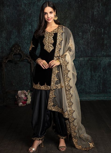 Black and Gold Embroidered Velvet Punjabi Suit Velvet Punjabi Suits, Latest Suit Design, Punjabi Suits Party Wear, Velvet Dress Designs, Punjabi Outfits, Punjabi Dress, Dress Embroidery, Embroidered Velvet, Punjabi Suit