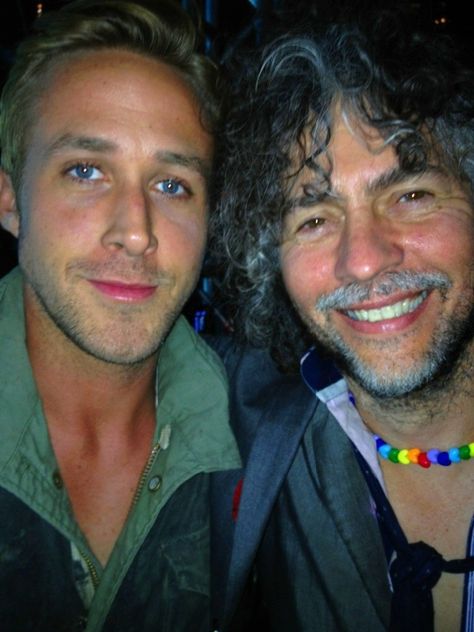 Ryan Gosling AND Wayne Coyne?! Wayne Coyne, Flaming Lips, Ryan Gosling, Through The Looking Glass, Music Film, Hey Girl, Dream Guy, Film Stills, The Funny